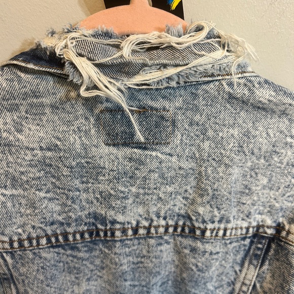 Vintage Levi’s Denim Jacket 1997 - Picture 4 of 8